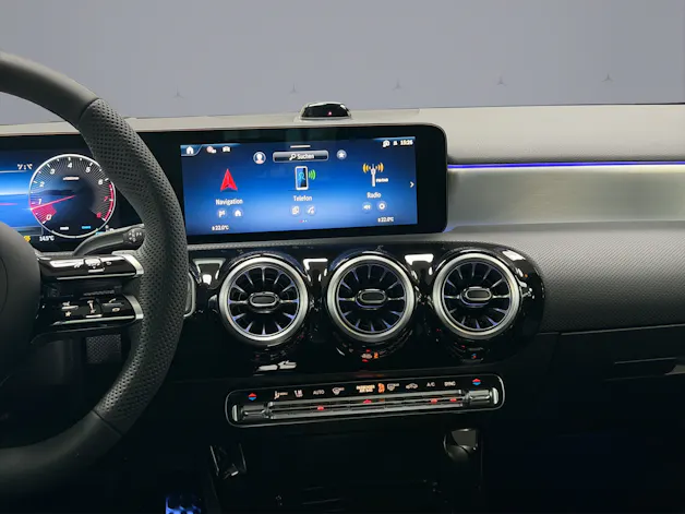 MERCEDES-BENZ A-Klasse W177 A 250 AMG Line 4m