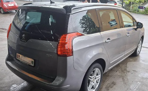 PEUGEOT 5008 2.0 BlueHDi Allure Sensation