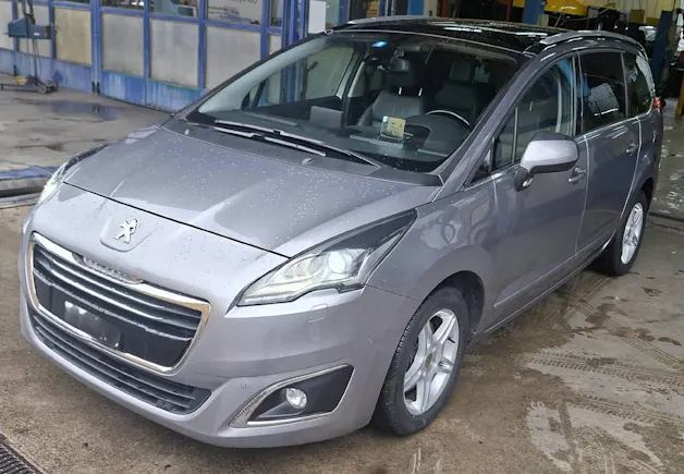 PEUGEOT 5008 2.0 BlueHDi Allure Sensation