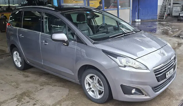 PEUGEOT 5008 2.0 BlueHDi Allure Sensation