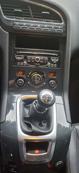 PEUGEOT 5008 2.0 BlueHDi Allure Sensation
