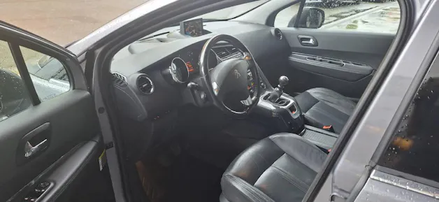 PEUGEOT 5008 2.0 BlueHDi Allure Sensation
