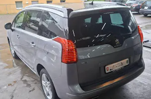 PEUGEOT 5008 2.0 BlueHDi Allure Sensation