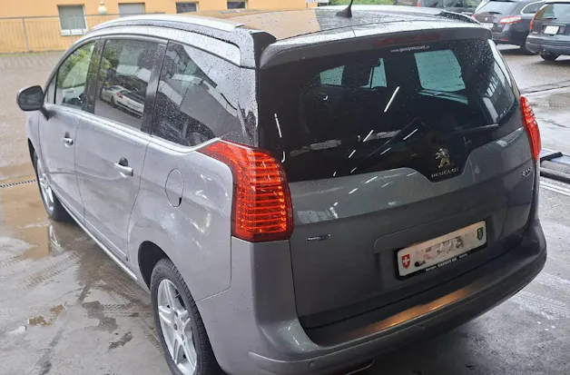 PEUGEOT 5008 2.0 BlueHDi Allure Sensation