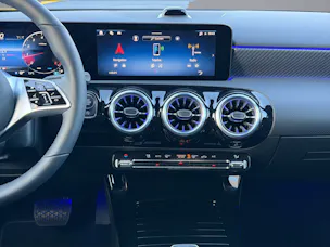 MERCEDES-BENZ A-Klasse W177 A 200 Night Star