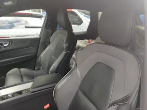 VOLVO XC60 2.0 B4 MH R-Design AWD