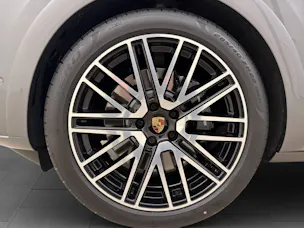 PORSCHE Cayenne GTS