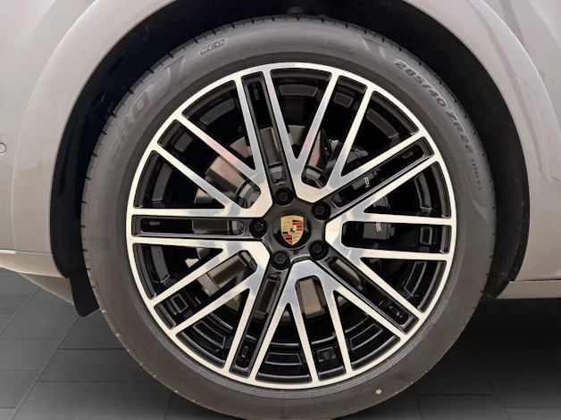 PORSCHE Cayenne GTS