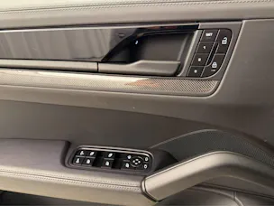 PORSCHE Cayenne GTS