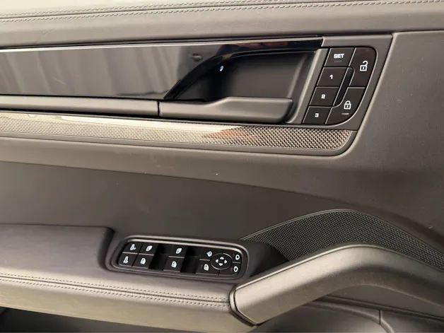 PORSCHE Cayenne GTS