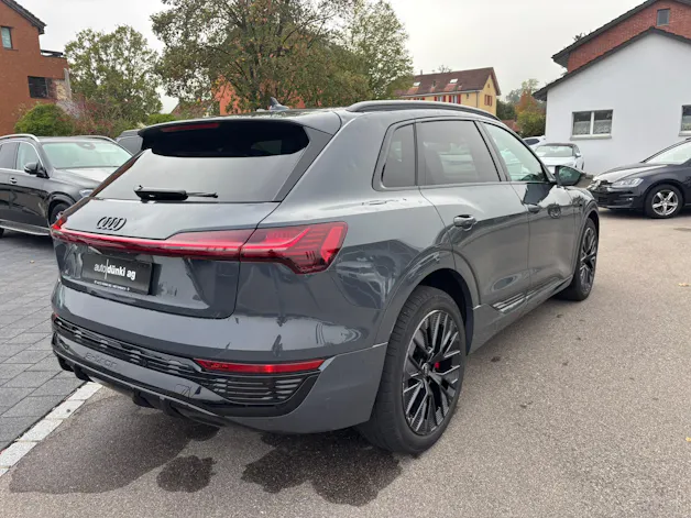 AUDI Q8 55 e-tron Black Edition quattro