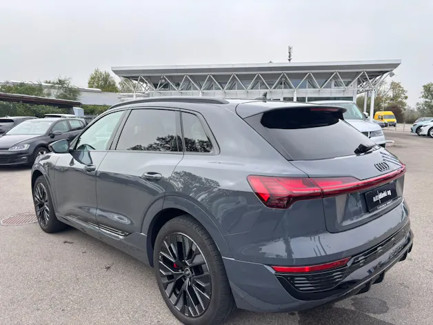 AUDI Q8 55 e-tron Black Edition quattro