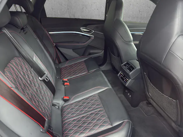 AUDI Q8 55 e-tron Black Edition quattro