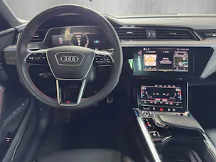 AUDI Q8 55 e-tron Black Edition quattro