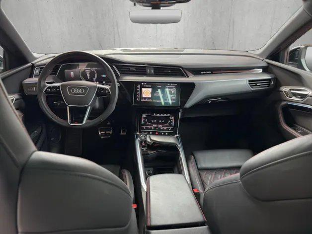 AUDI Q8 55 e-tron Black Edition quattro