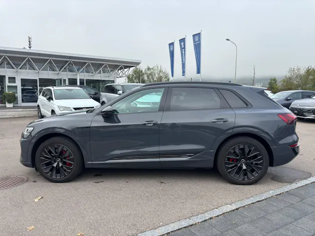 AUDI Q8 55 e-tron Black Edition quattro