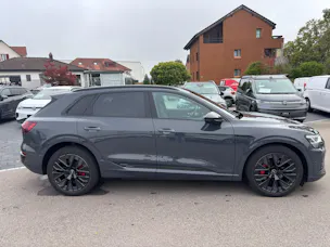 AUDI Q8 55 e-tron Black Edition quattro