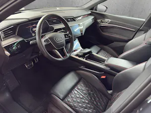 AUDI Q8 55 e-tron Black Edition quattro