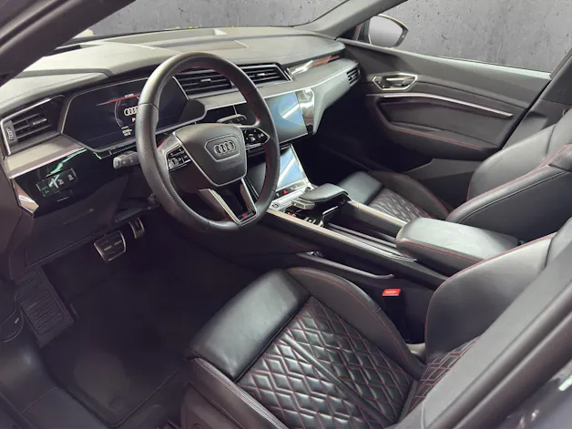 AUDI Q8 55 e-tron Black Edition quattro