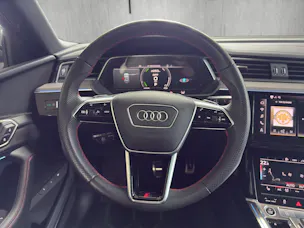 AUDI Q8 55 e-tron Black Edition quattro