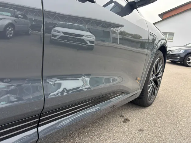 AUDI Q8 55 e-tron Black Edition quattro
