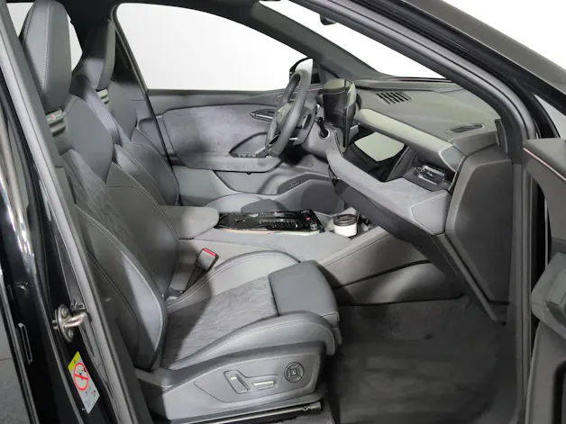 AUDI Q6 e-tron quattro