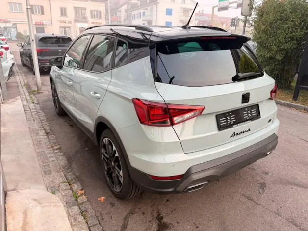 SEAT Arona 1.5 TSI 110 kW FR Black Edition *** TOP AUSSTATTUNG ***