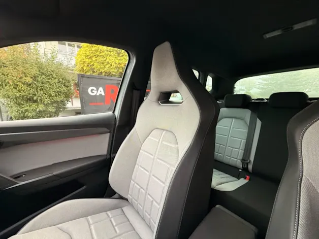 SEAT Arona 1.5 TSI 110 kW FR Black Edition *** TOP AUSSTATTUNG ***