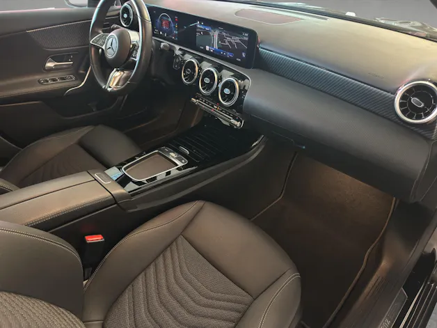 MERCEDES-BENZ A 180 7G-DCT