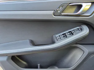 PORSCHE Macan PDK