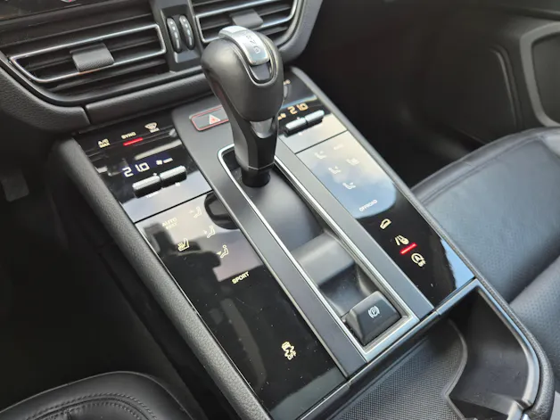 PORSCHE Macan PDK
