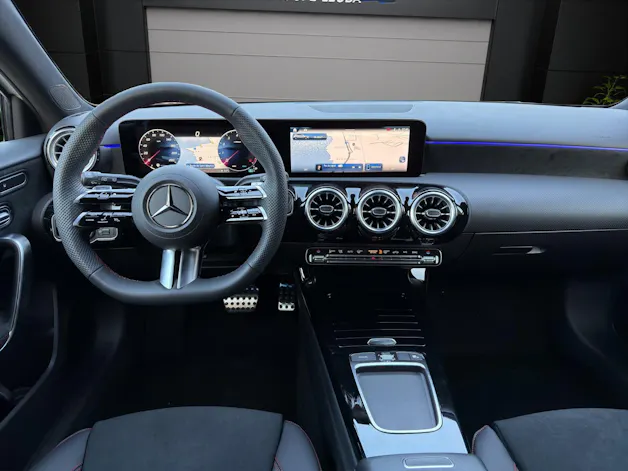MERCEDES-BENZ A 200 Night Star 7G-DCT