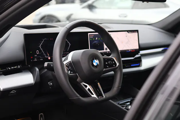 BMW 540d xDrive Touring M Sport PRO * SOPHISTOGRAU * ICONIC GLOW * BELÜFTETE SITZE * AHK *