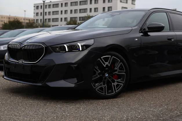 BMW 540d xDrive Touring M Sport PRO * SOPHISTOGRAU * ICONIC GLOW * BELÜFTETE SITZE * AHK *