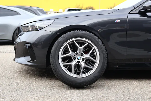 BMW 540d xDrive Touring M Sport PRO * SOPHISTOGRAU * ICONIC GLOW * BELÜFTETE SITZE * AHK *