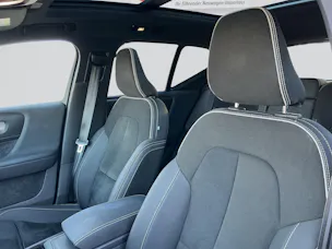VOLVO XC40 B3 Benzin Mild Hybrid Plus Dark DCT