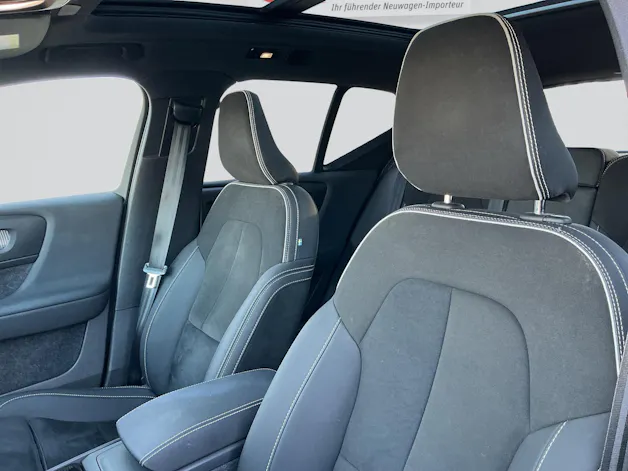VOLVO XC40 B3 Benzin Mild Hybrid Plus Dark DCT