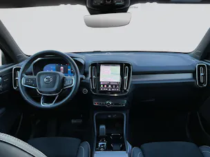 VOLVO XC40 B3 Benzin Mild Hybrid Plus Dark DCT