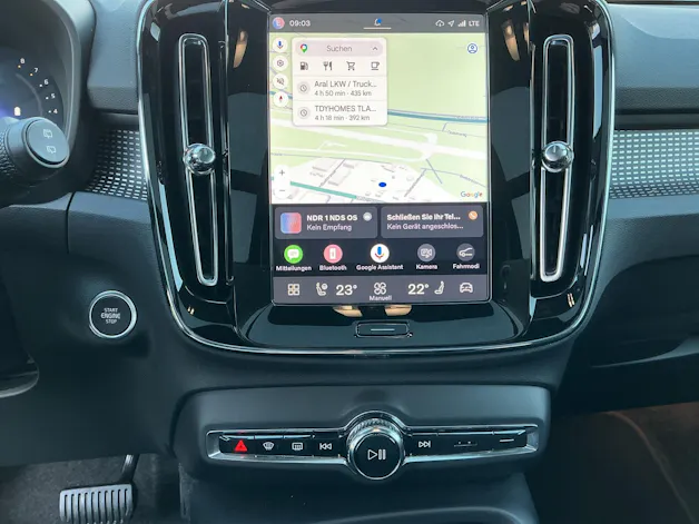 VOLVO XC40 B3 Benzin Mild Hybrid Plus Dark DCT