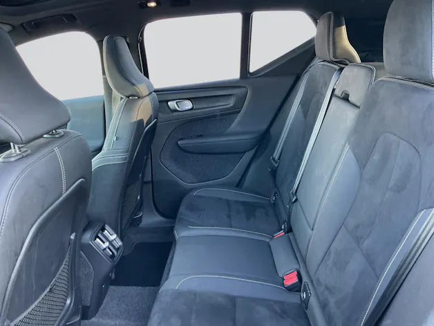 VOLVO XC40 B3 Benzin Mild Hybrid Plus Dark DCT