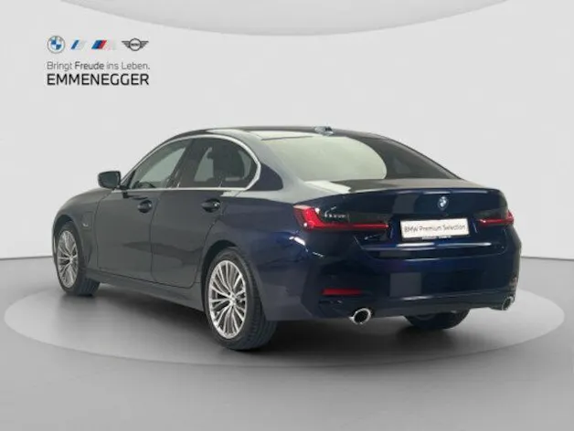 BMW 330e xDrive SAG
