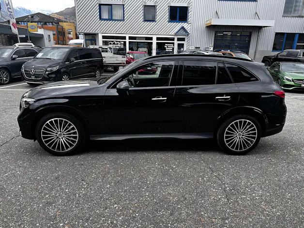 MERCEDES-BENZ GLC 300 AMG Line 4matic