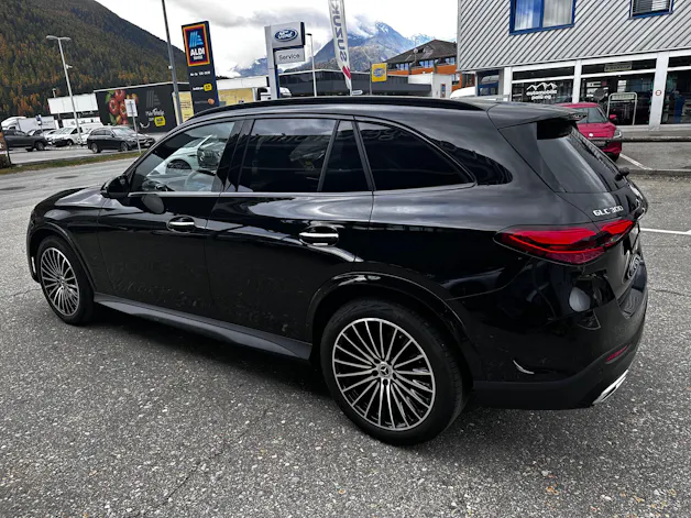 MERCEDES-BENZ GLC 300 AMG Line 4matic