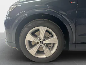 AUDI Q4 e-tron SUV quattro performance Swiss Ski