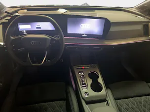 AUDI Q4 e-tron SUV quattro performance Swiss Ski