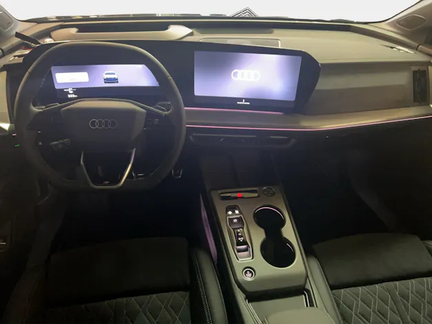 AUDI Q4 e-tron SUV quattro performance Swiss Ski