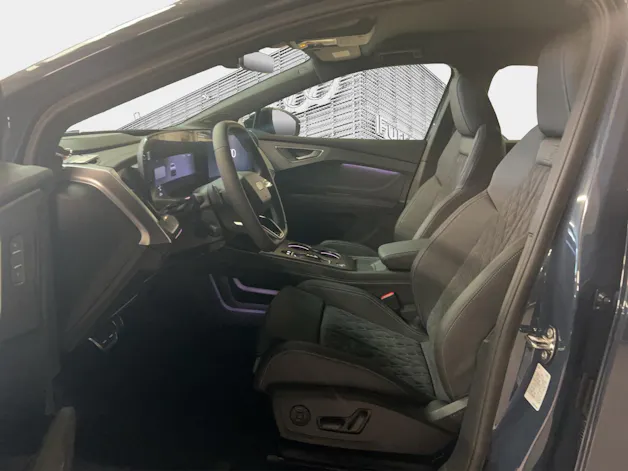 AUDI Q4 e-tron SUV quattro performance Swiss Ski