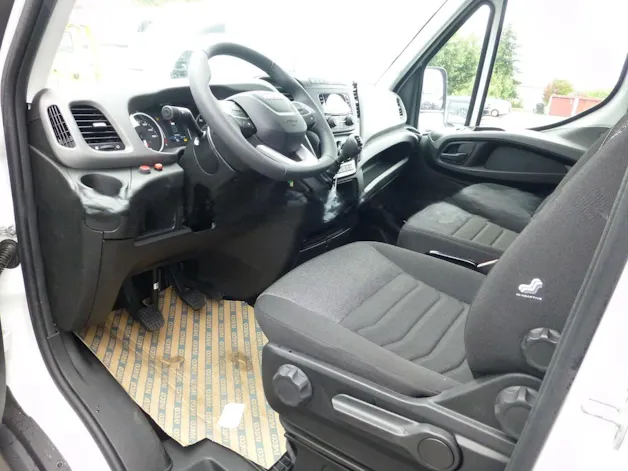 IVECO 35 S 18H V Plane