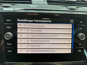 VW Touran 1.5 TSI HIGHLINE R-LINE *** 4 JAHRE VW WERKSGARANTIE ***