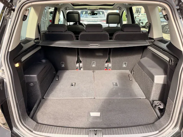 VW Touran 1.5 TSI HIGHLINE R-LINE *** 4 JAHRE VW WERKSGARANTIE ***